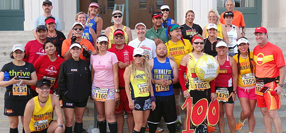 Marathon Maniacs and Half Fanatics group photo at Pasadena Marathon